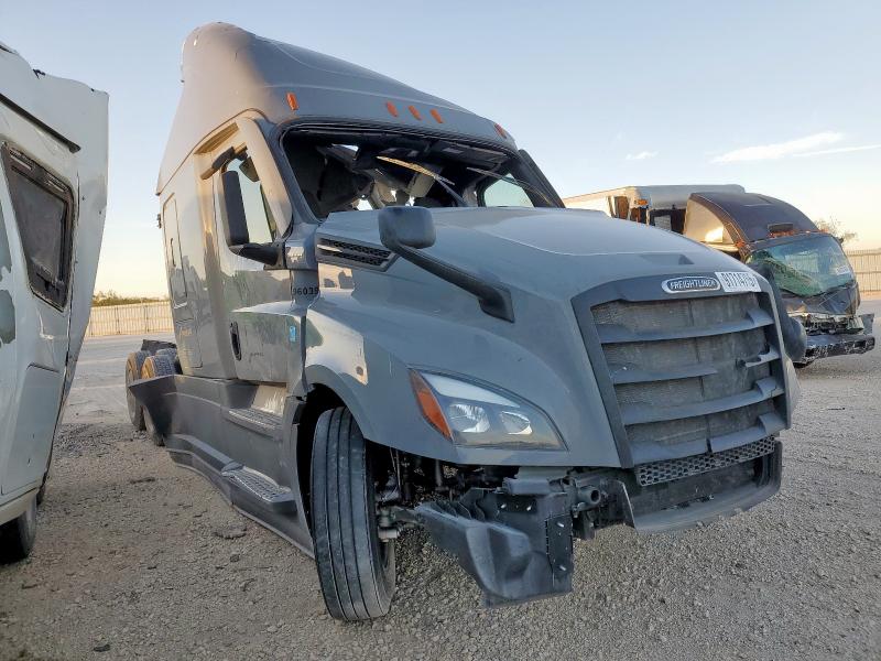 FREIGHTLINER CASCADIA 1