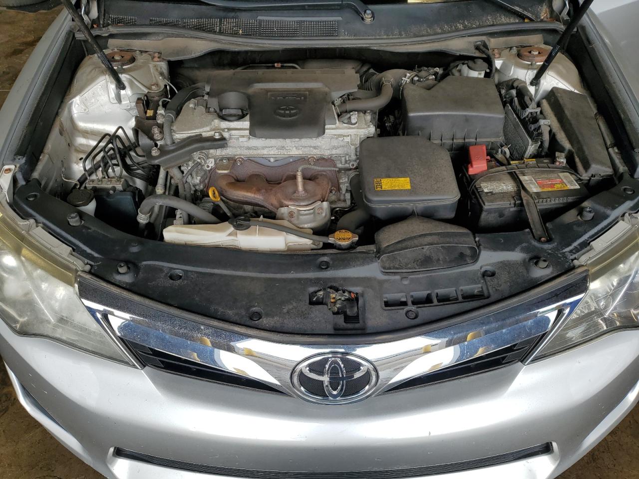 TOYOTA CAMRY BASE