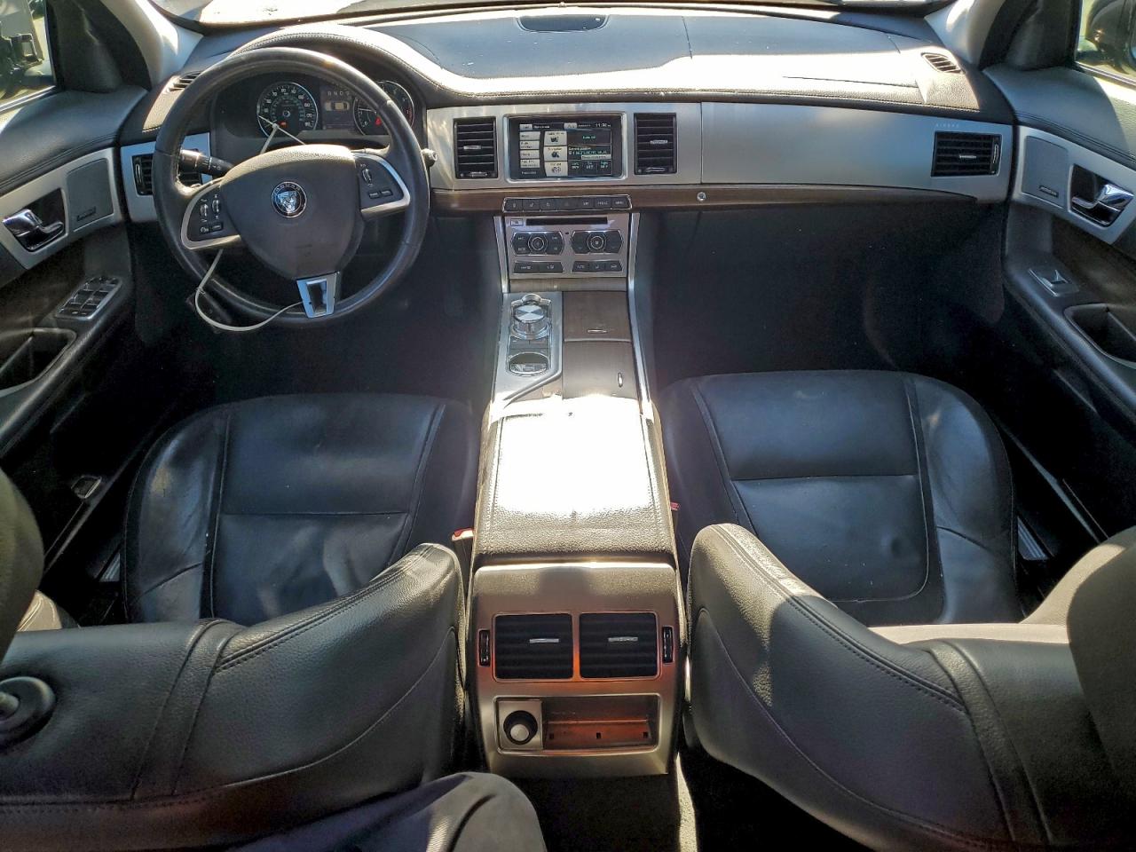 JAGUAR XF 2.0T PREMIUM