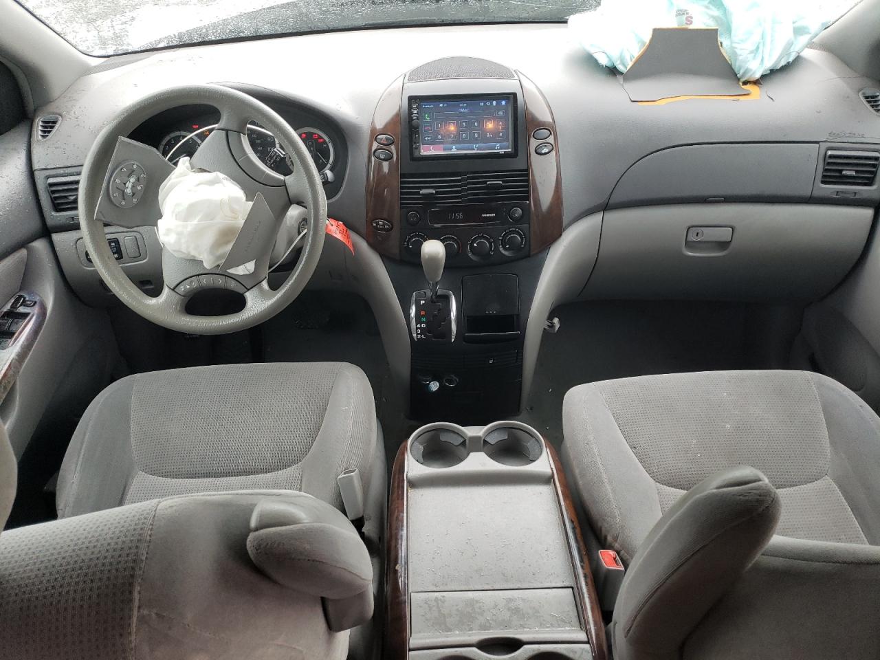 Lot #3310301080 2004 TOYOTA SIENNA CE