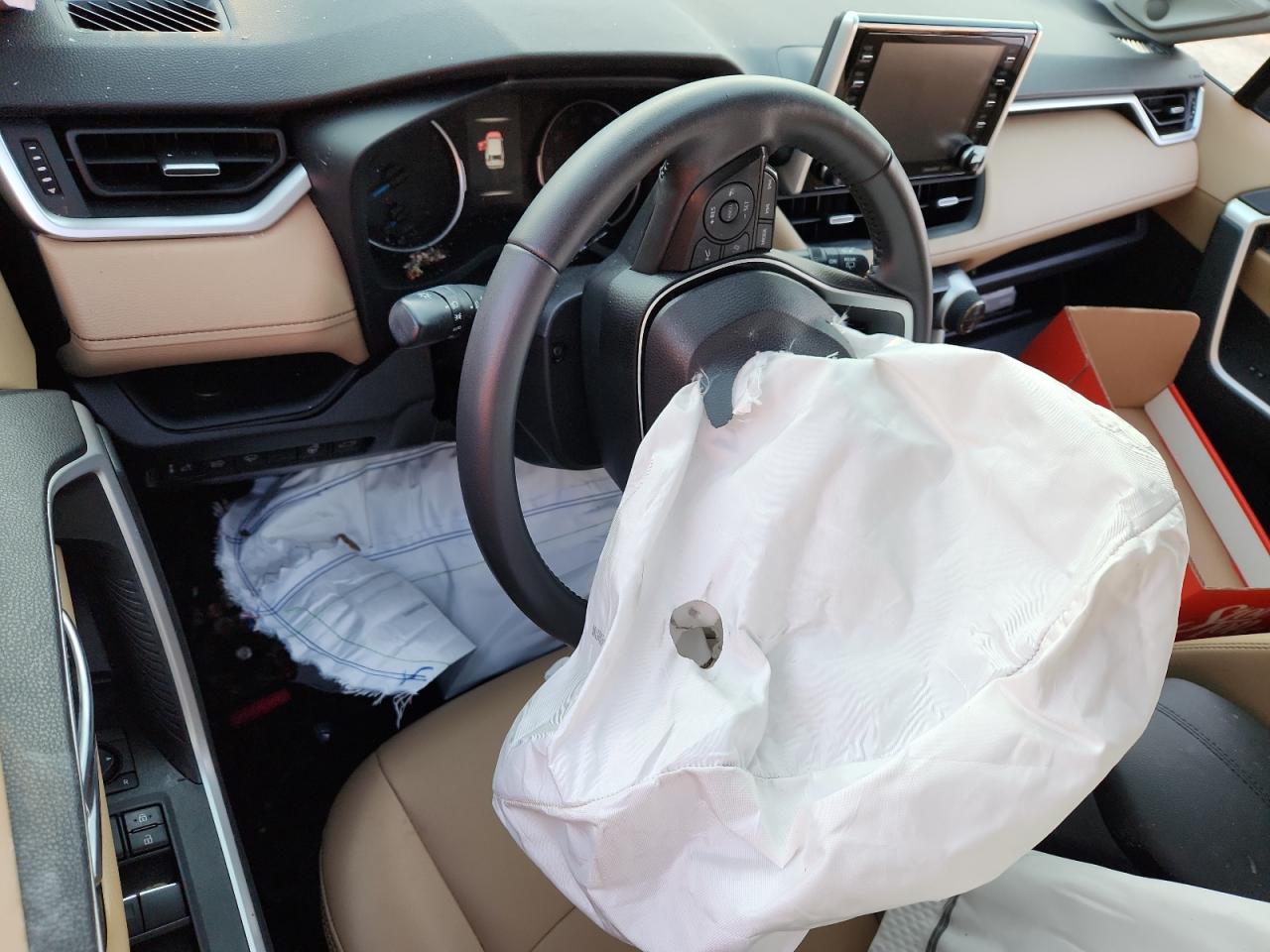 TOYOTA RAV4 XLE PREMIUM