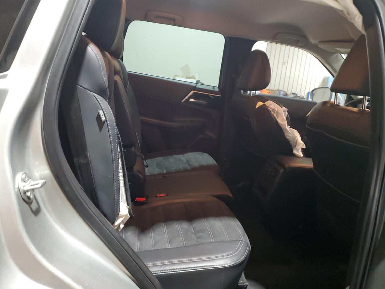 MITSUBISHI OUTLANDER SE