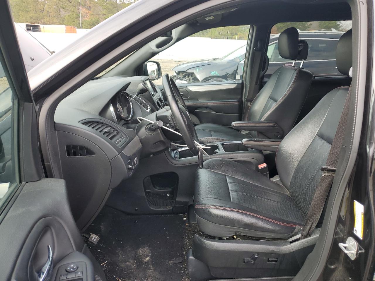 Lot #3302865918 2018 DODGE GRAND CARA