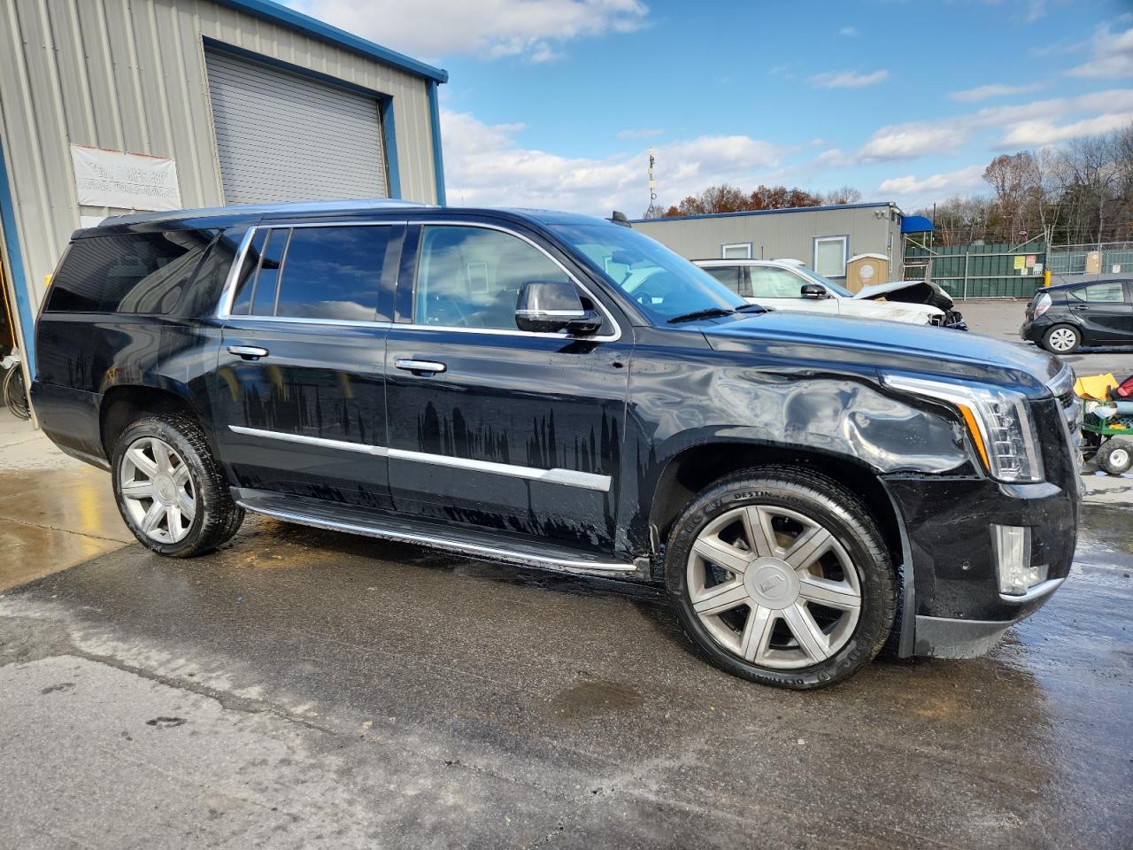 CADILLAC ESCALADE ESV LUXURY
