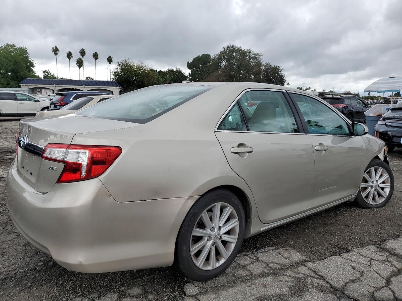 TOYOTA CAMRY SE