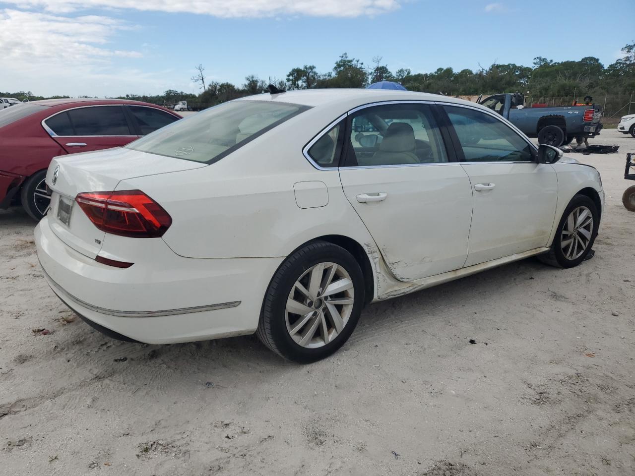 VOLKSWAGEN PASSAT SE