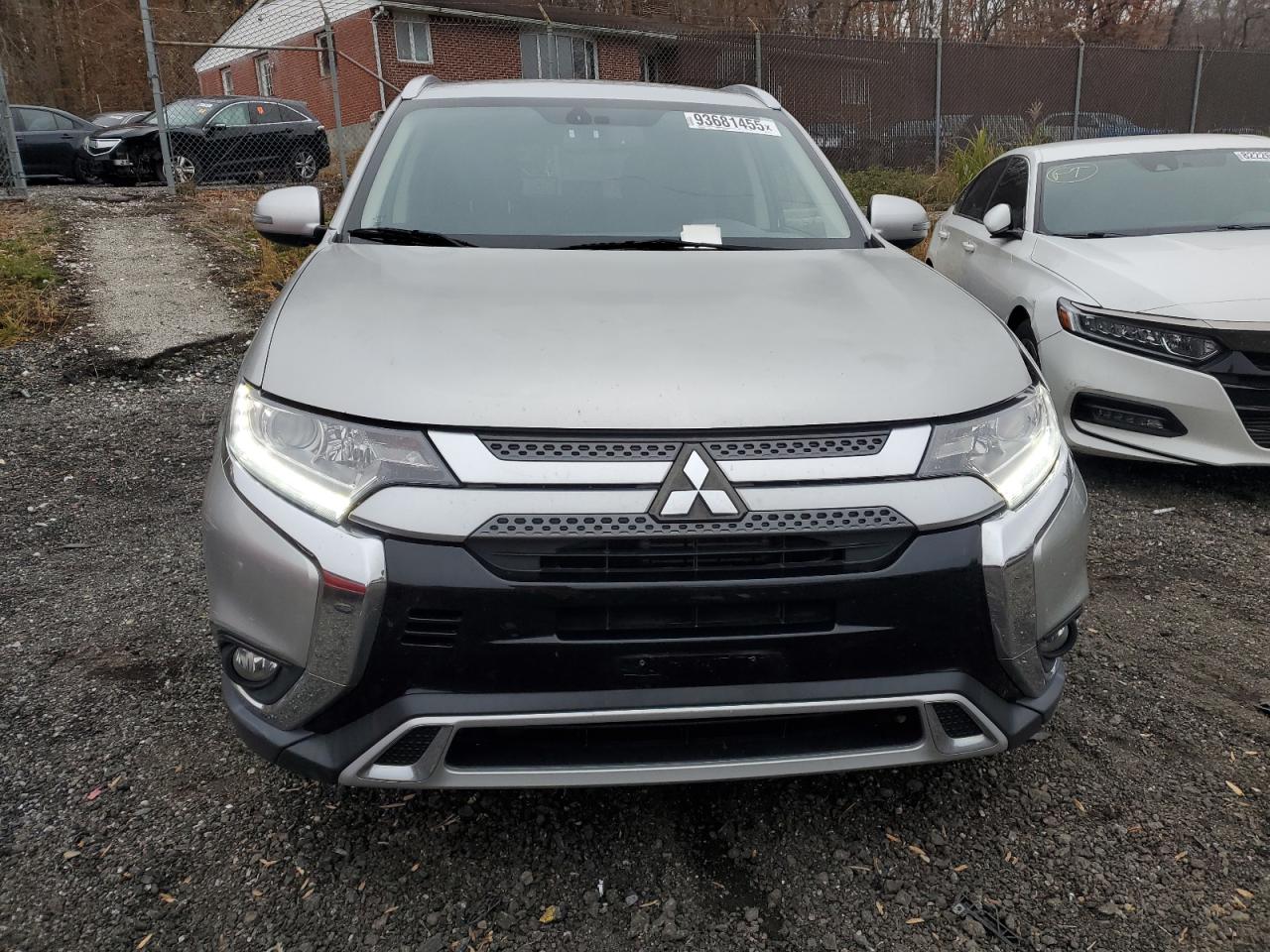 MITSUBISHI OUTLANDER SE