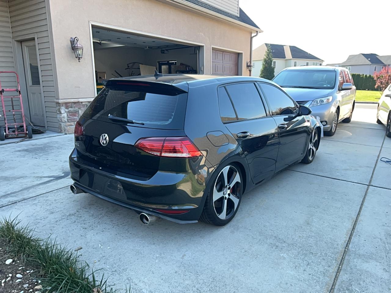 VOLKSWAGEN GOLF GTI
