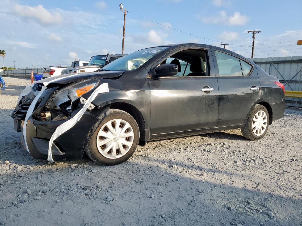 NISSAN VERSA S