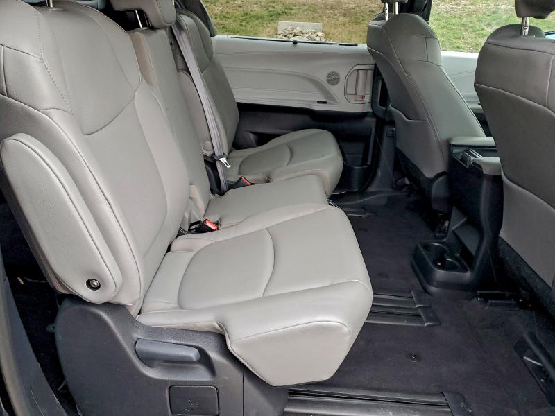 2025 TOYOTA SIENNA XLE #3304512437