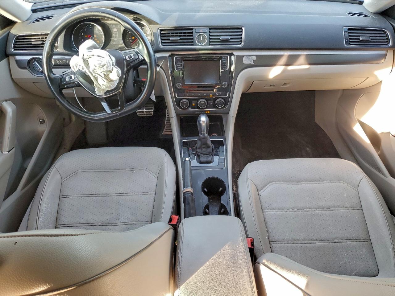 VOLKSWAGEN PASSAT R-LINE