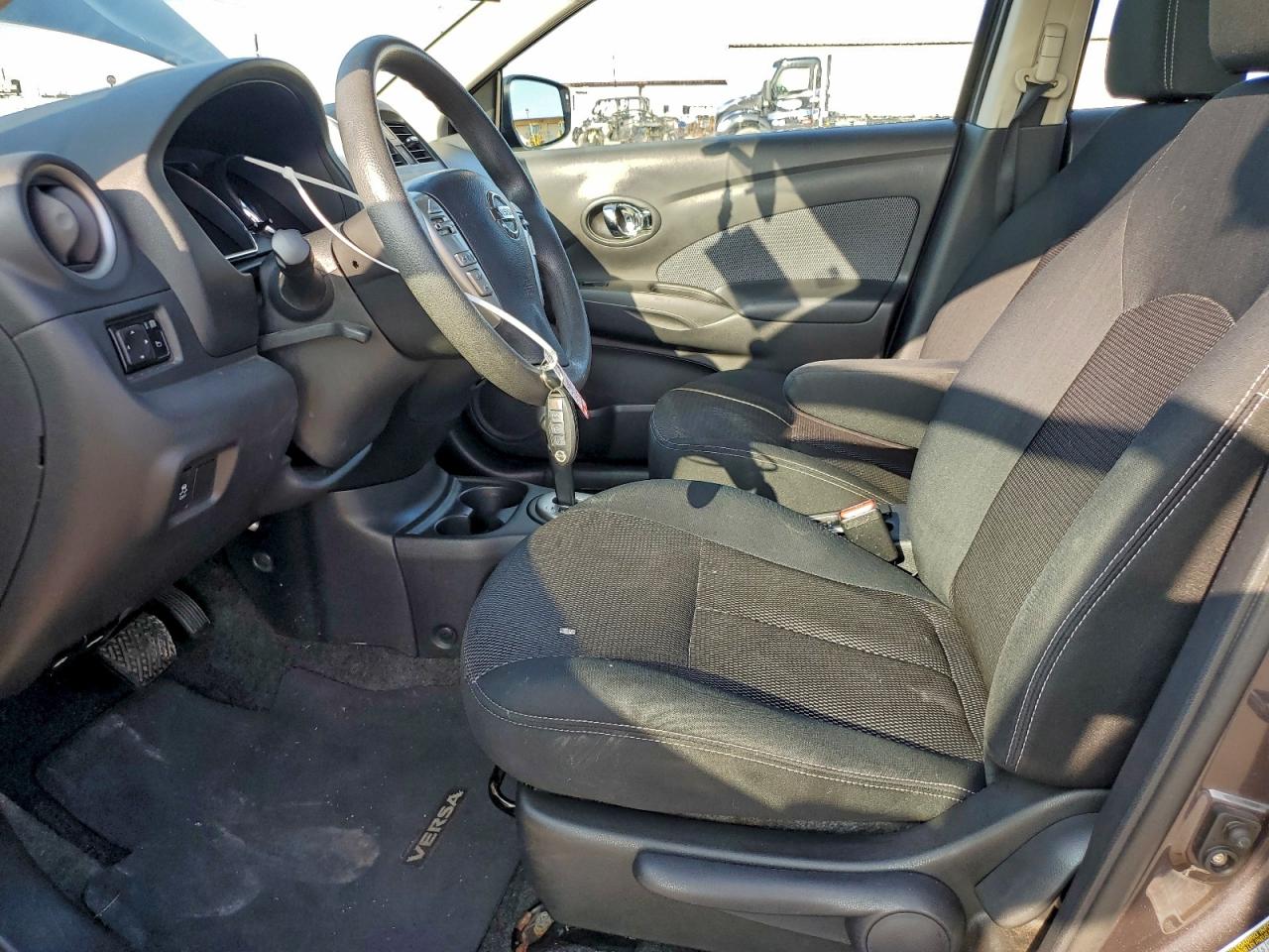 NISSAN VERSA S