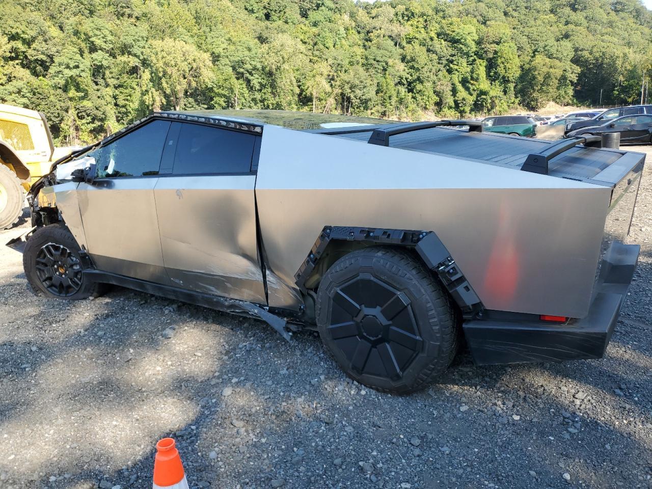 TESLA CYBERTRUCK