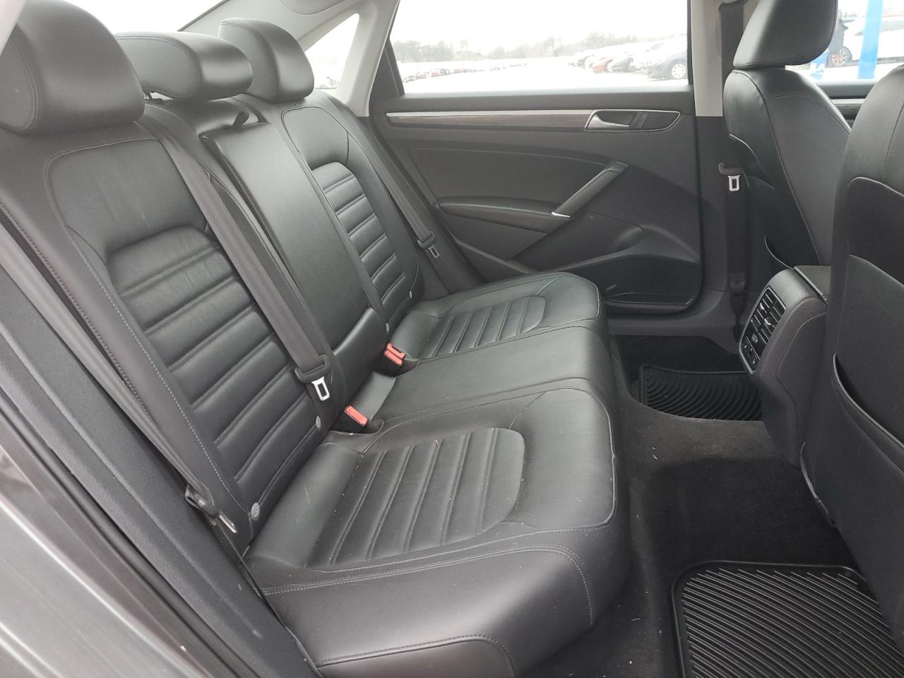 VOLKSWAGEN PASSAT SEL PREMIUM