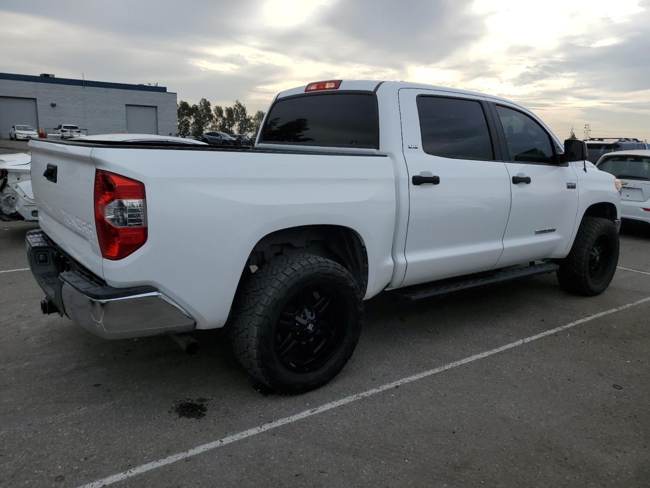 TOYOTA TUNDRA CREWMAX SR5
