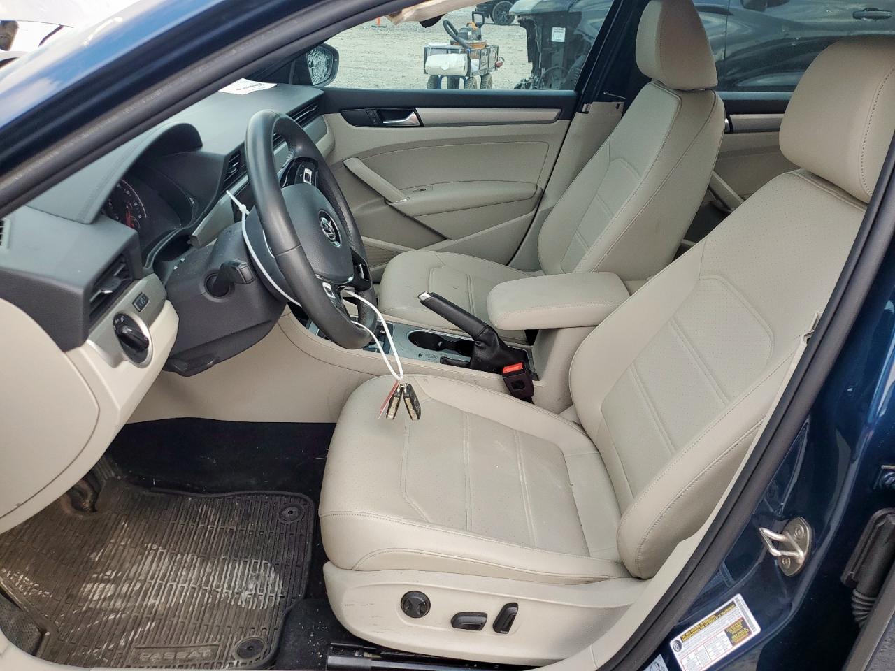 VOLKSWAGEN PASSAT SE