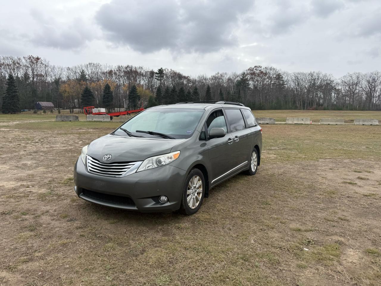 TOYOTA SIENNA XLE