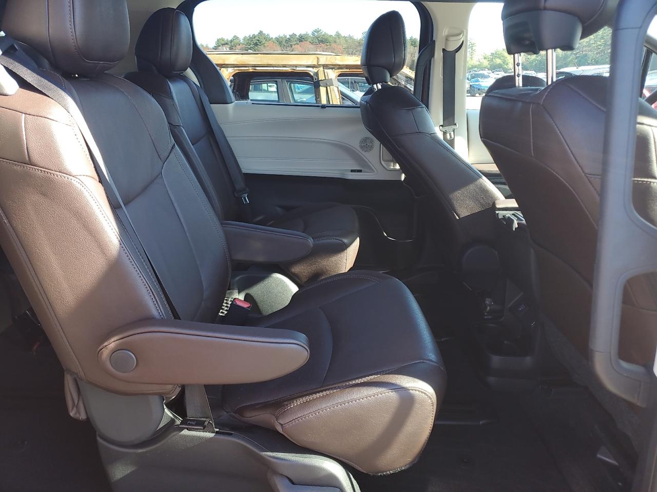 TOYOTA SIENNA LIMITED