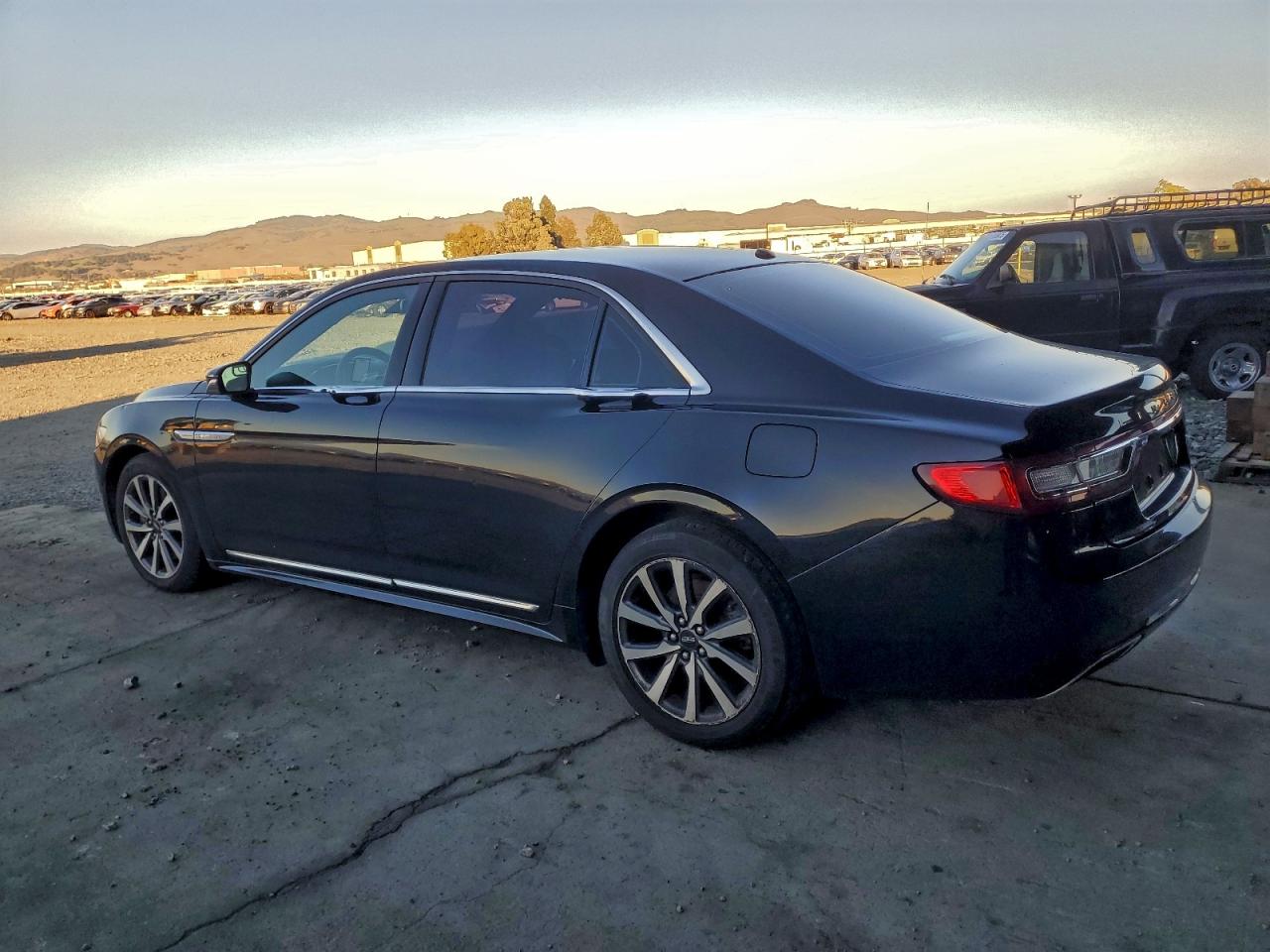 Lot #3302746045 2017 LINCOLN CONTINENTA