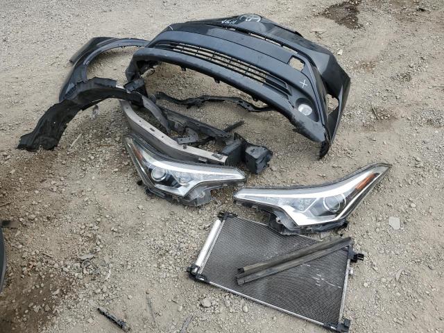 2019 TOYOTA C-HR XLE #3301732336