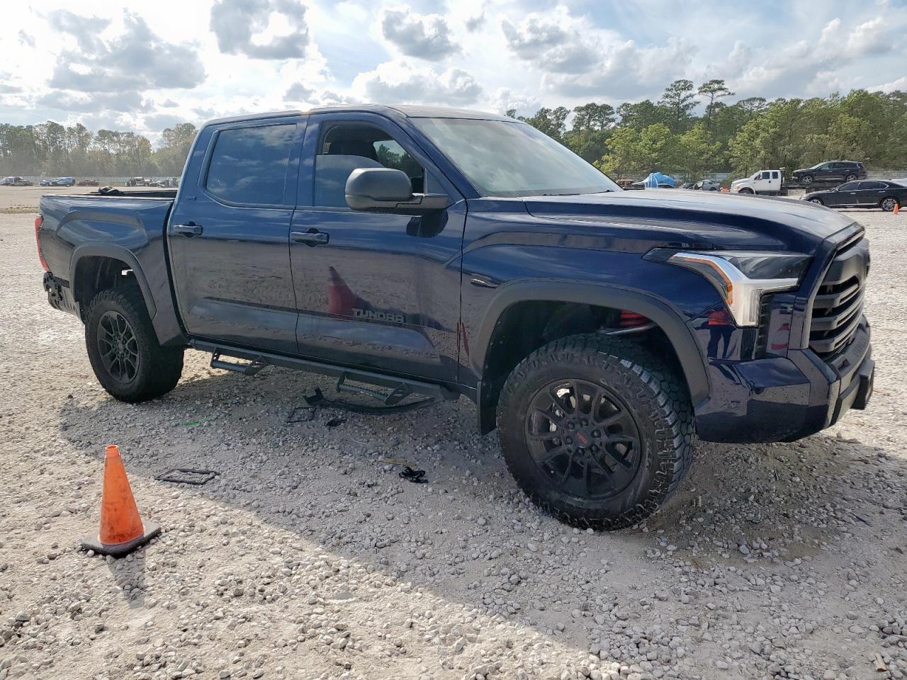 TOYOTA TUNDRA CREWMAX SR