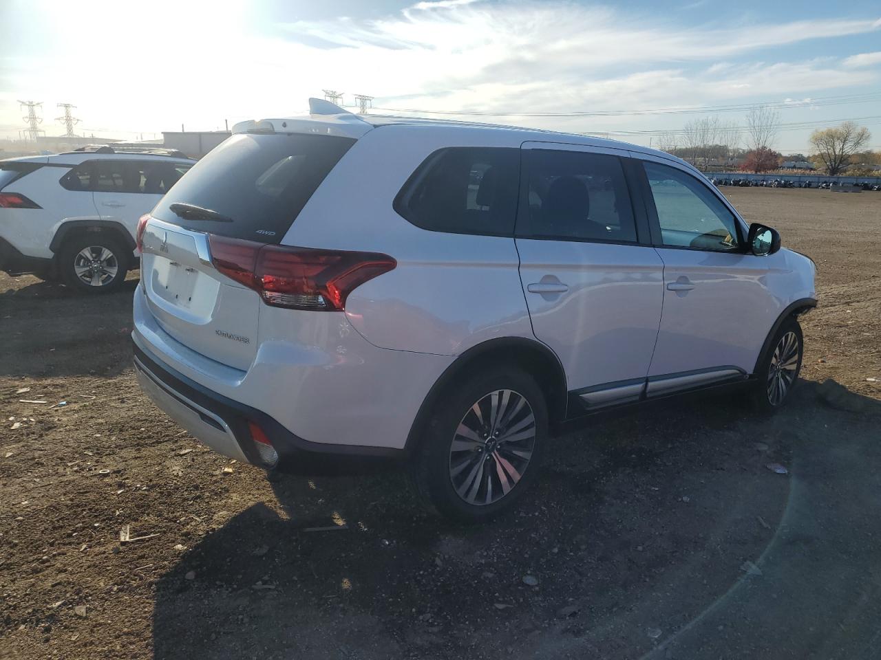 MITSUBISHI OUTLANDER SE