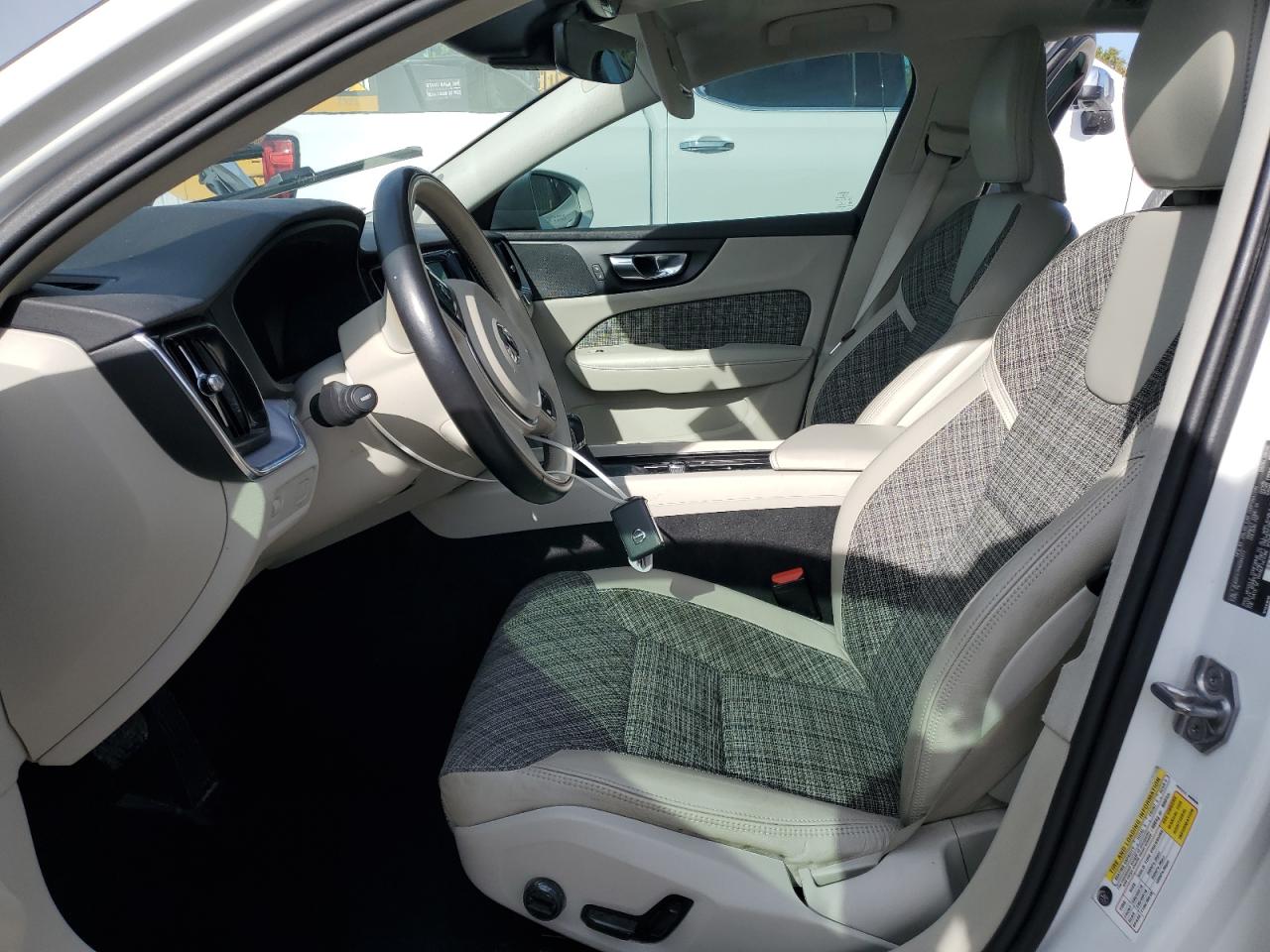 VOLVO S60 T5 MOMENTUM