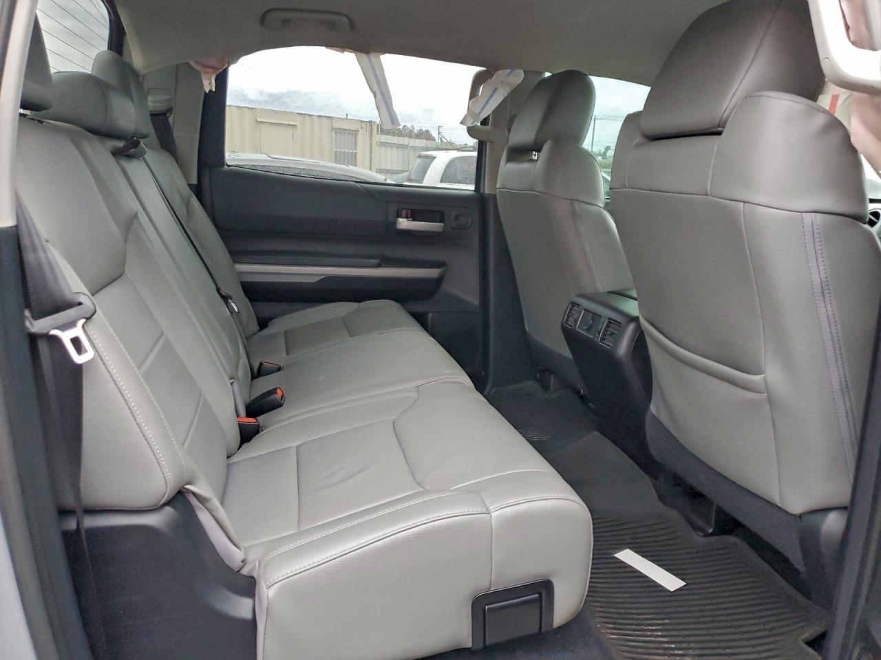 TOYOTA TUNDRA CREWMAX SR5