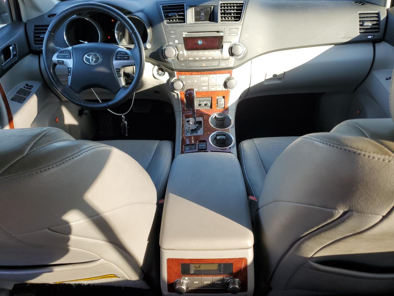 Lot #3302795907 2012 TOYOTA HIGHLANDER