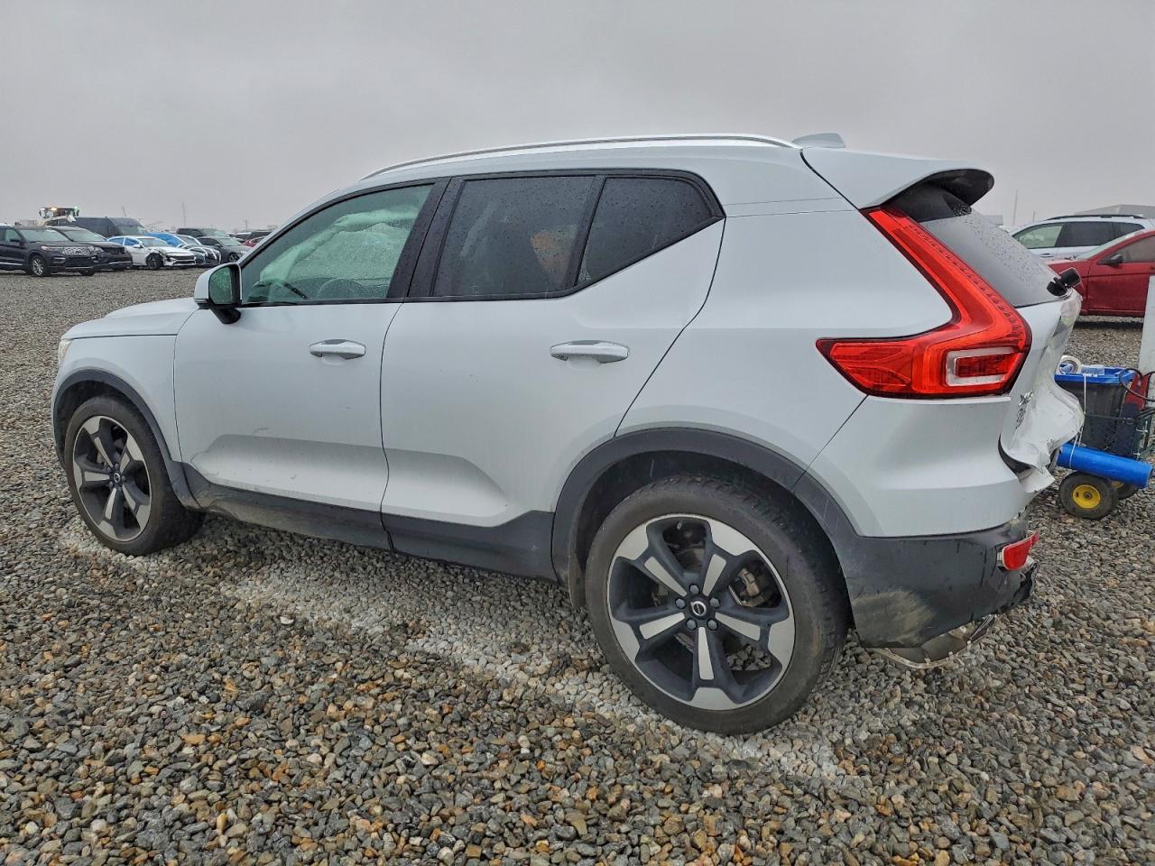 VOLVO XC40 T5 MOMENTUM