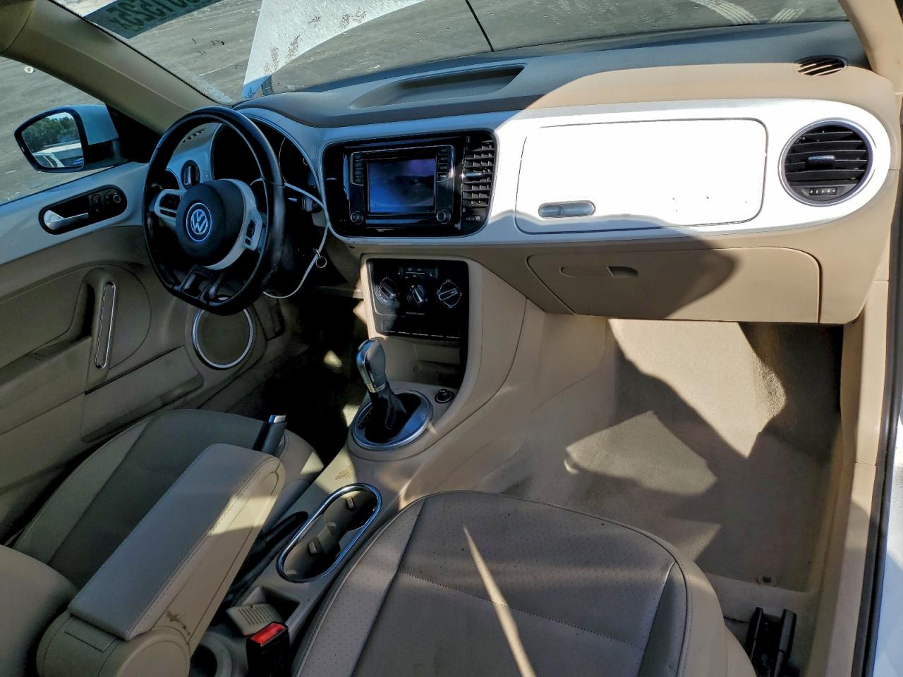 VOLKSWAGEN BEETLE SE