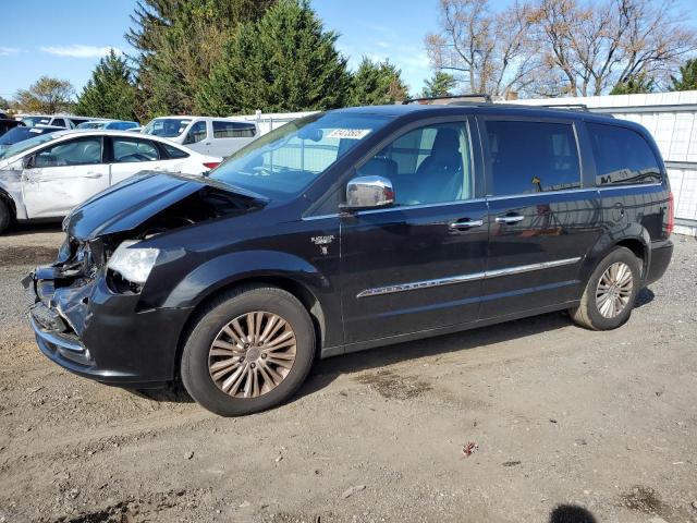 Global Auto Auctions: 2011 CHRYSLER TOWN & COU