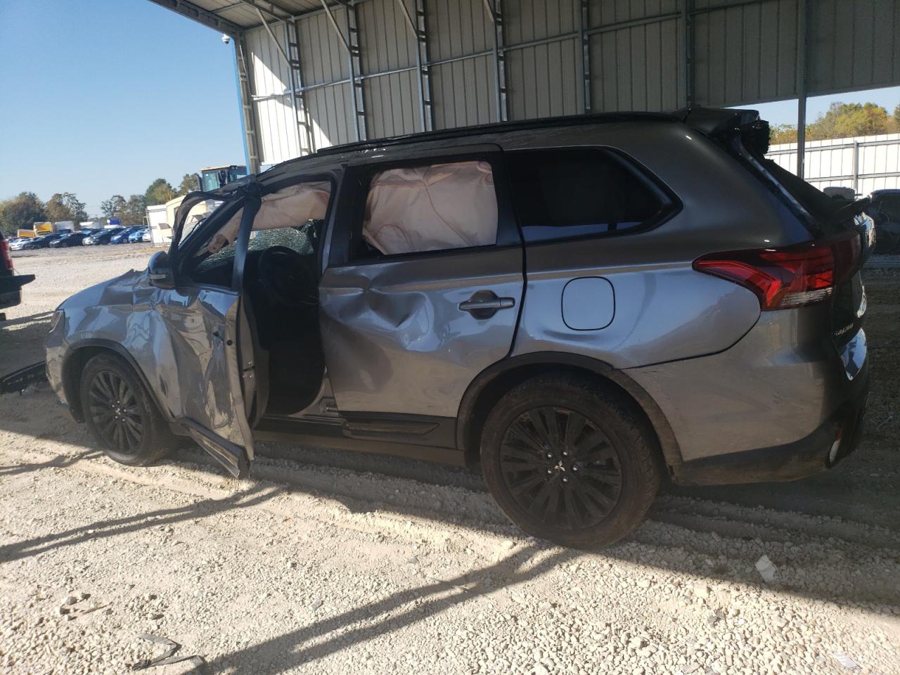 MITSUBISHI OUTLANDER SE