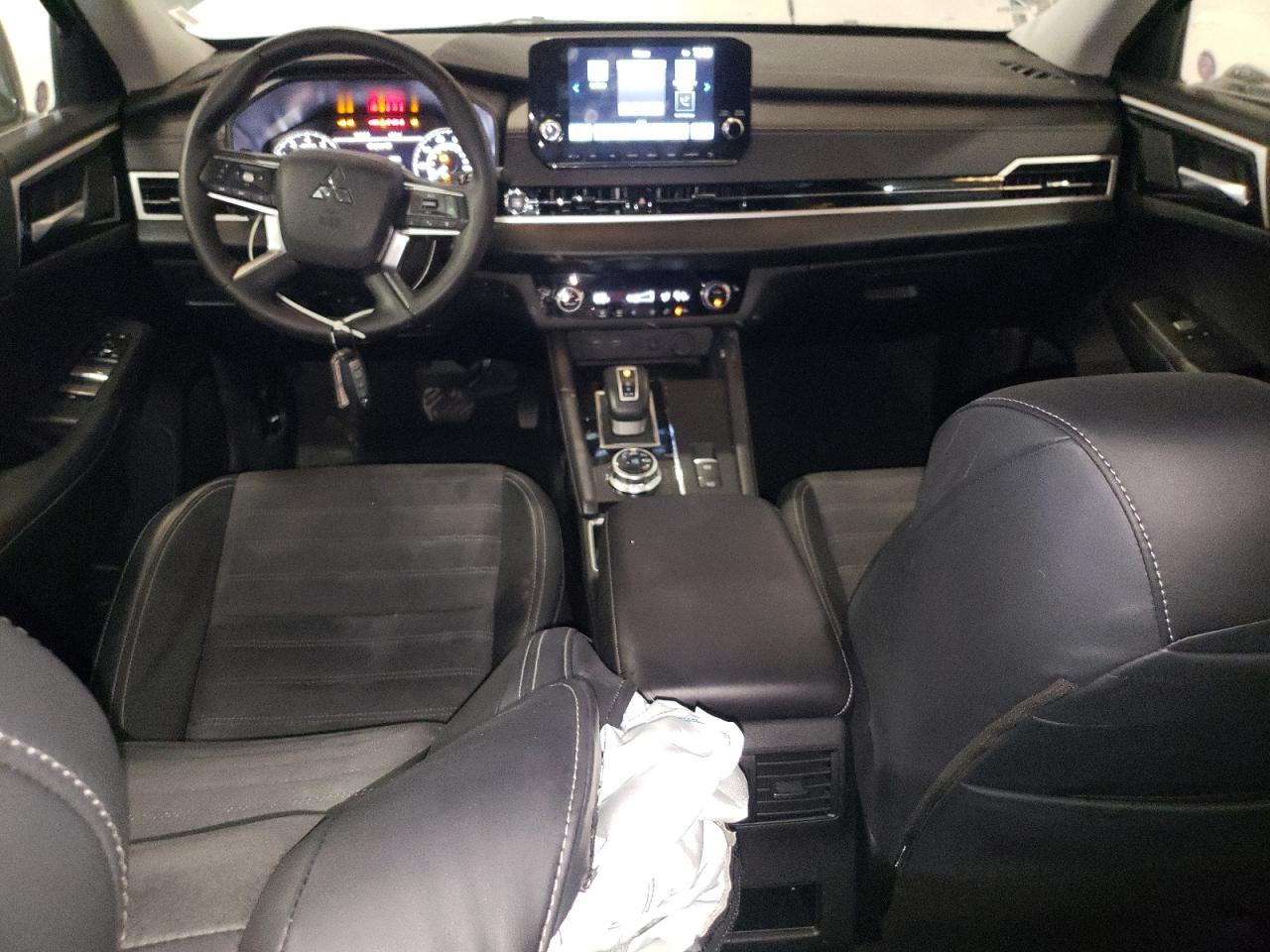 MITSUBISHI OUTLANDER SE