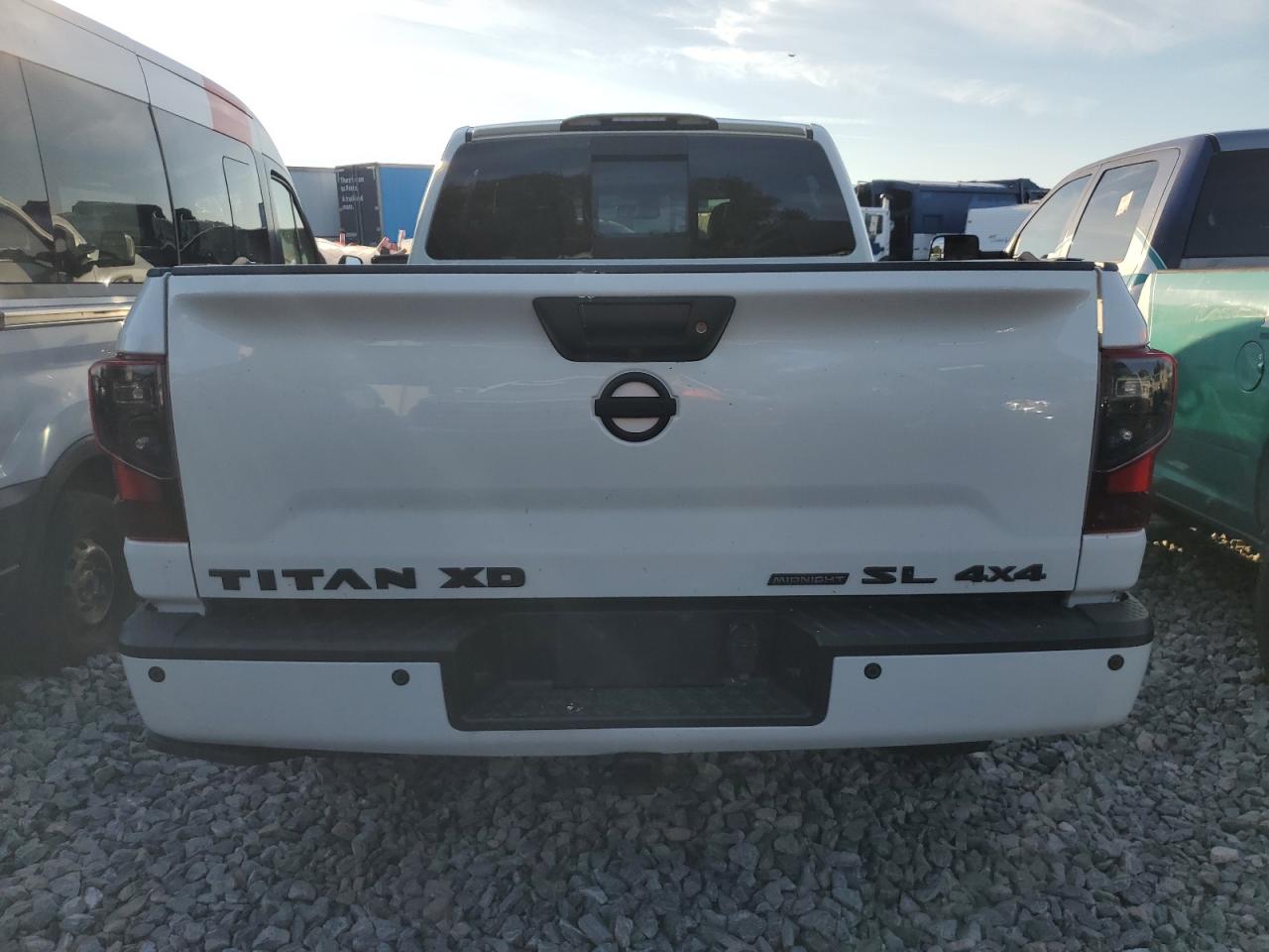 NISSAN TITAN SL