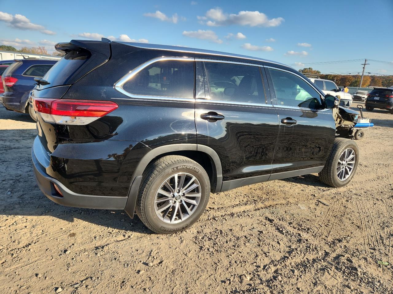 TOYOTA HIGHLANDER SE