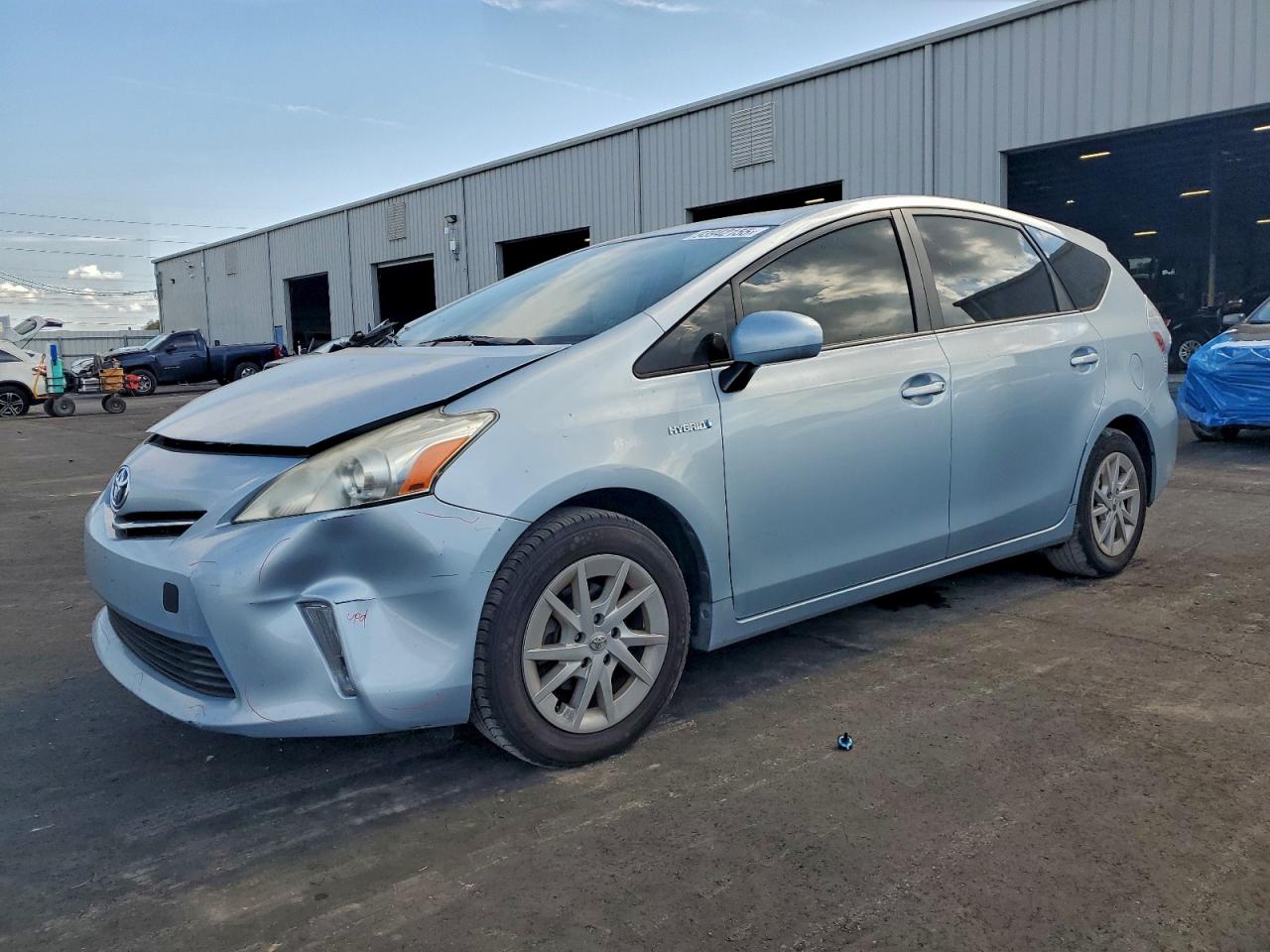 TOYOTA PRIUS V