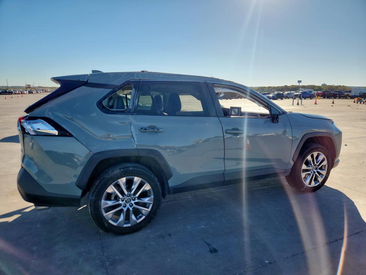 TOYOTA RAV4 XLE PREMIUM