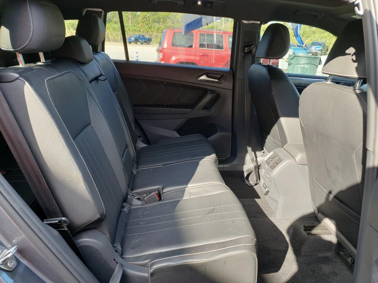 VOLKSWAGEN TIGUAN SE R-LINE BLACK