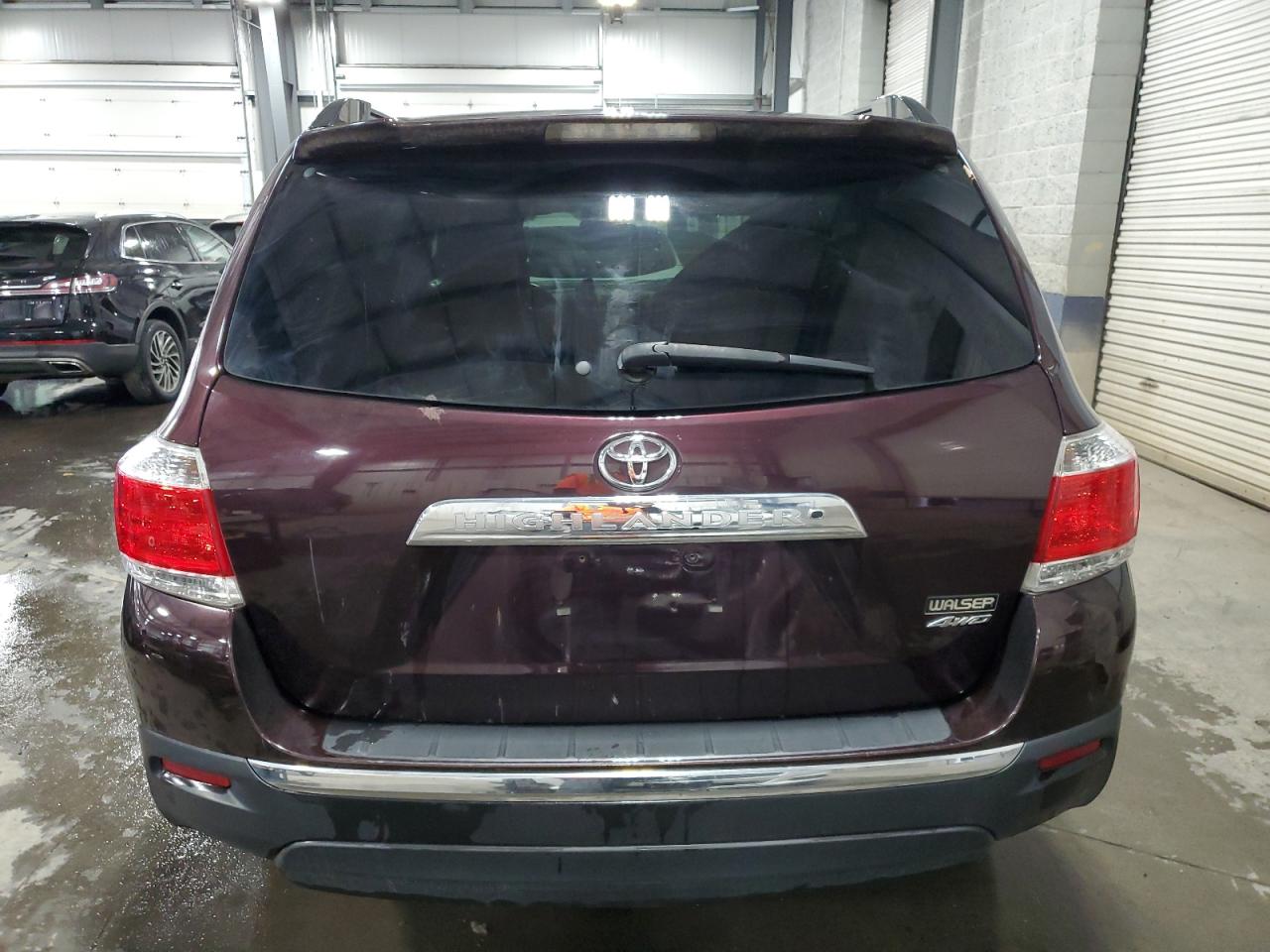 TOYOTA HIGHLANDER BASE
