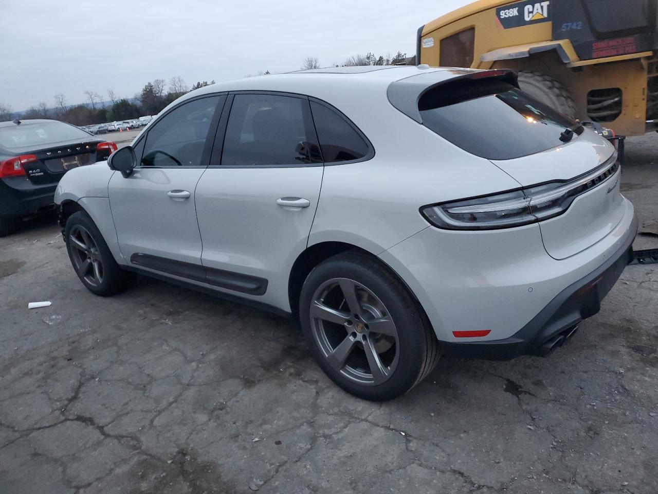 PORSCHE MACAN BASE