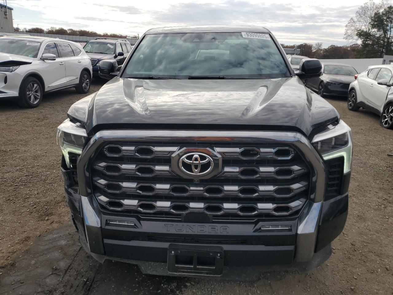 TOYOTA TUNDRA CREWMAX PLATINUM