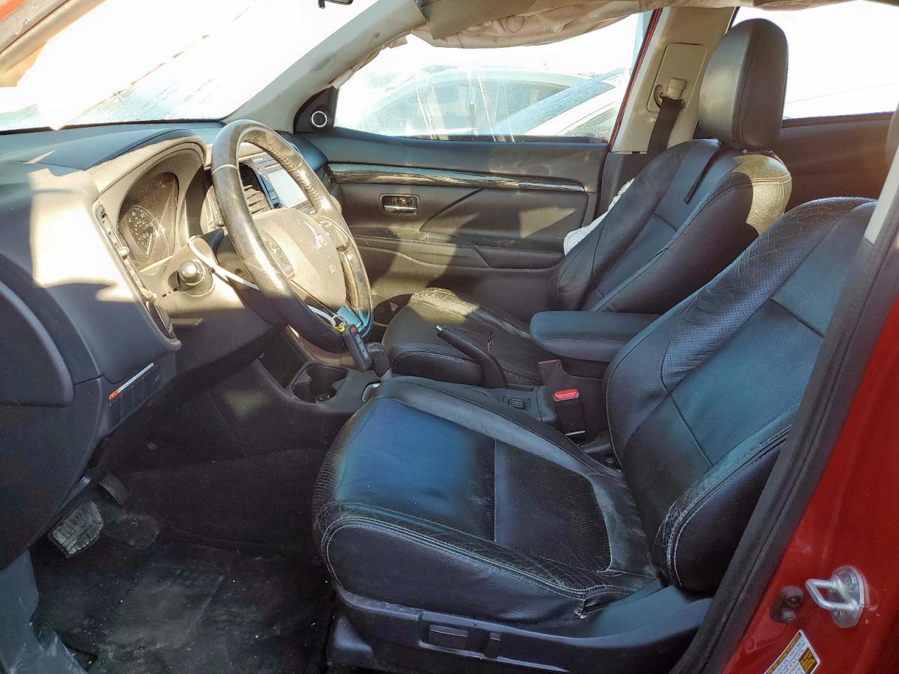 MITSUBISHI OUTLANDER SE