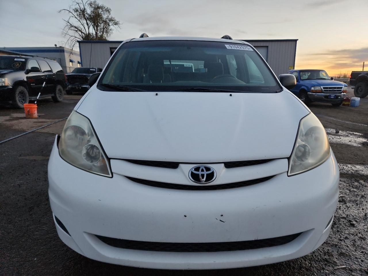 Lot #3287487004 2010 TOYOTA SIENNA CE