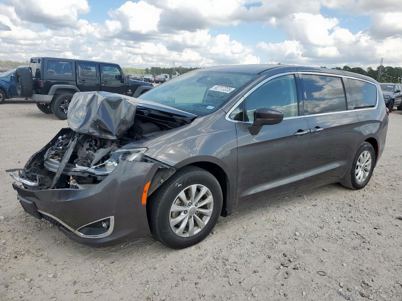 CHRYSLER PACIFICA TOURING PLUS