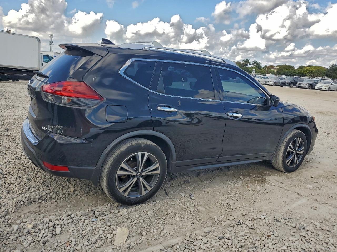 Lot #3309352986 2019 NISSAN ROGUE S
