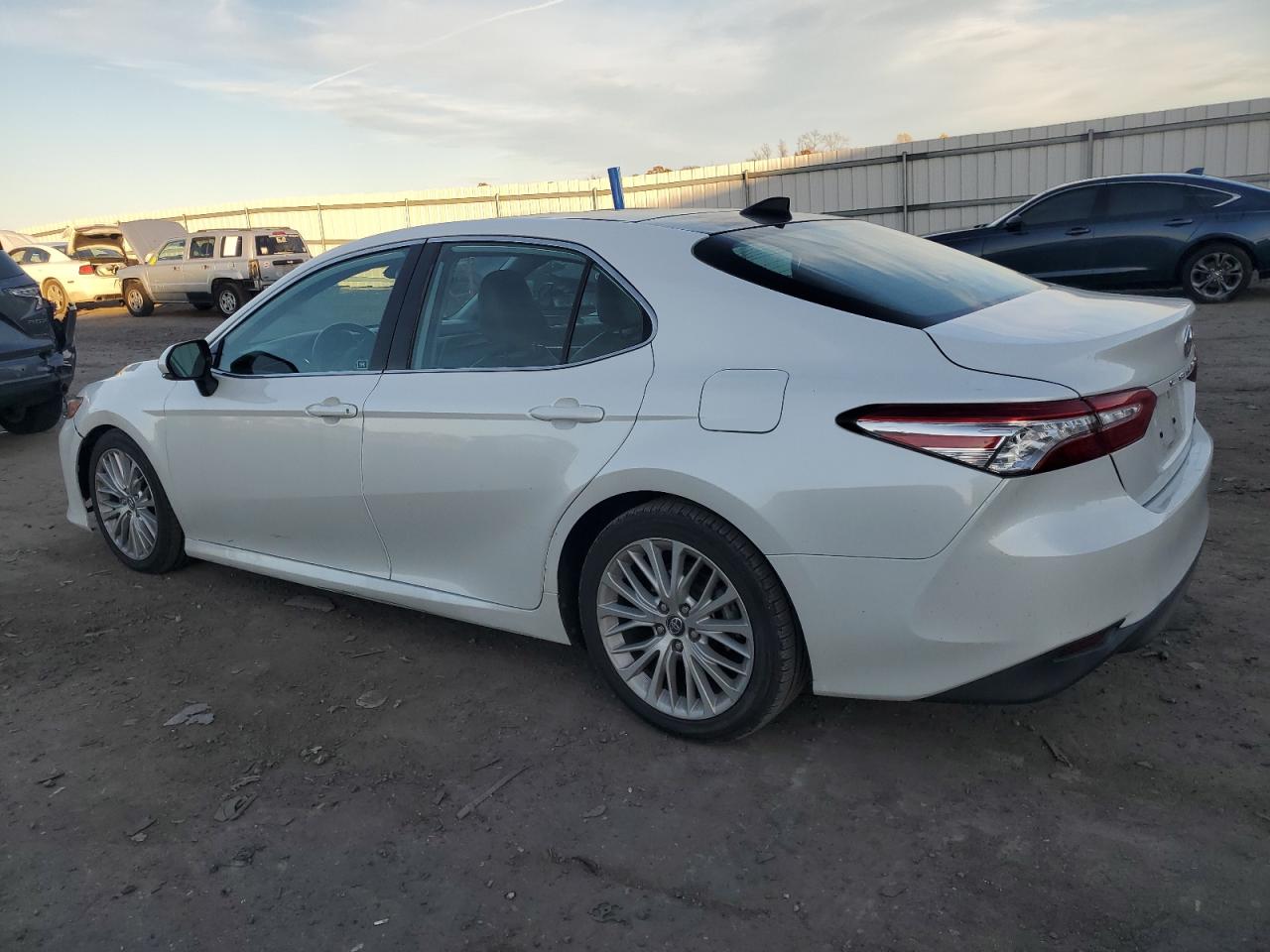 TOYOTA CAMRY XLE