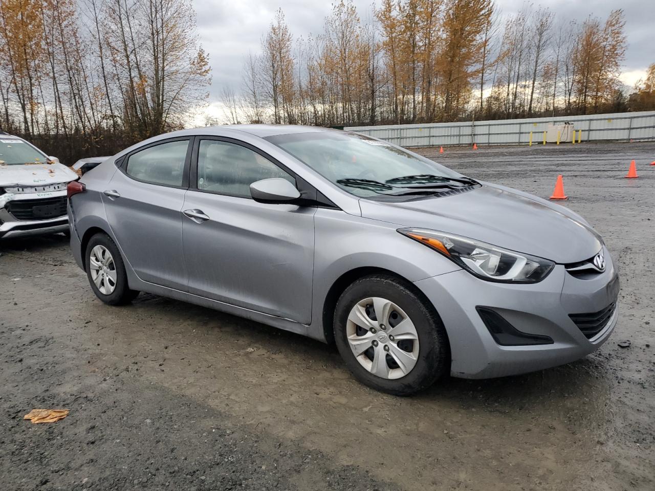 HYUNDAI ELANTRA SE