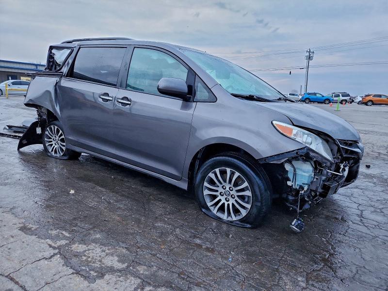 2018 TOYOTA SIENNA XLE #3302825891