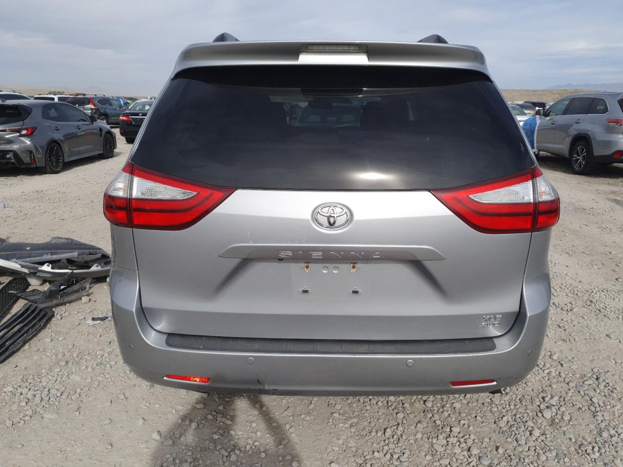 TOYOTA SIENNA XLE